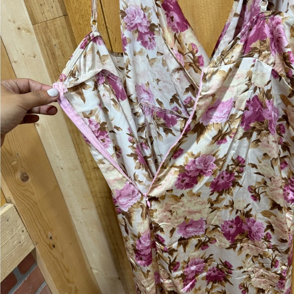 SHEIN Belle Plus Allover Floral Ruched high slit dress - Picture 4 of 7